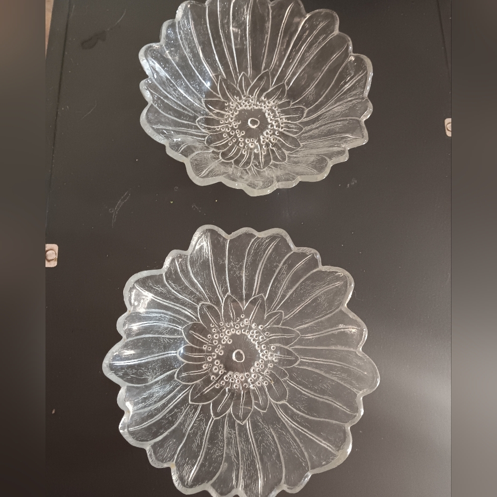 ! 2 Vintage INDIANA GLASS Clear, Flower, Textured Bowls 7"
